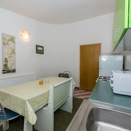 Apartman And Dragica Starigrad Paklenica