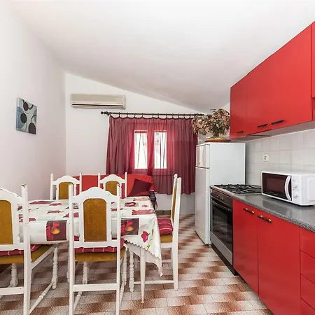 And Dragica Starigrad Paklenica